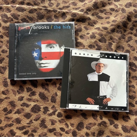 Garth Brooks CD Lot: The Hits (1994) & The Chase (1992) 🎶 - Picture 1 of 10